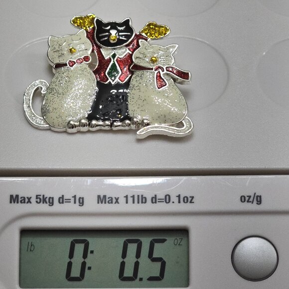 Festive Christmas Cat Choir Brooch Red Green Glitter Enamel Pin - Picture 7 of 7